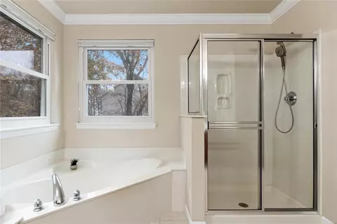 Bath - 942 Sheffield Forest Ct, Wildwood, MO 63021 photo 4 of 8