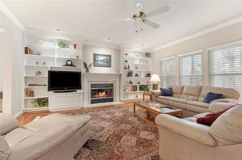 Living - 942 Sheffield Forest Ct, Wildwood, MO 63021 photo 2 of 4
