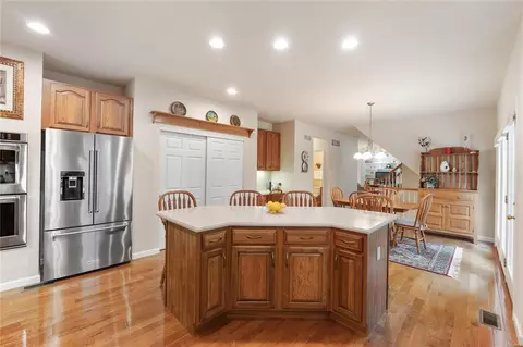 Kitchen - 942 Sheffield Forest Ct, Wildwood, MO 63021 photo 5 of 5