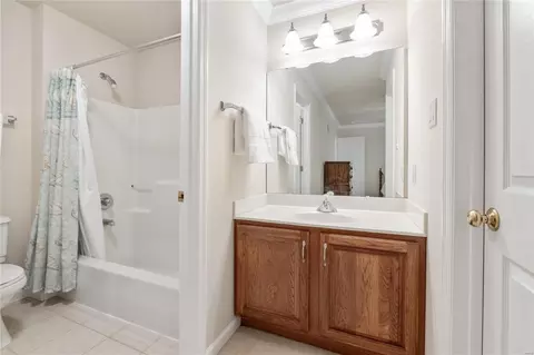 Bath - 942 Sheffield Forest Ct, Wildwood, MO 63021 photo 6 of 8