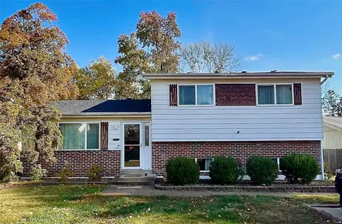 8910 Grantway Ct, Saint Louis, MO 63123