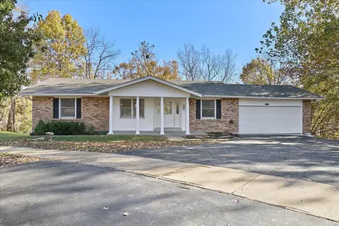 11203 Sherwood Oak Ct, Saint Louis, MO 63146