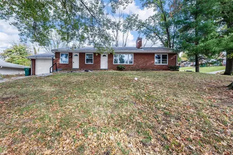 9472 Yorktown Dr, Saint Louis, MO 63137