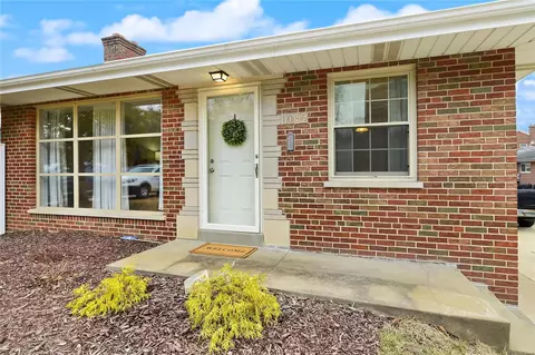 1086 E Linden Ave, Saint Louis, MO 63117