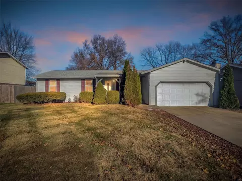 2714 Greenleaf Dr, Saint Charles, MO 63303