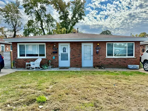 10772 Tropic Dr #72-74, Saint Ann, MO 63074