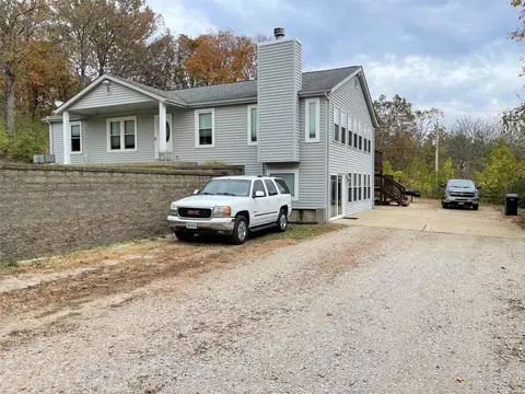 5892 Rockland Ln, Saint Louis, MO 63129