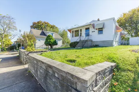 5900 Victoria Ave, Saint Louis, MO 63110