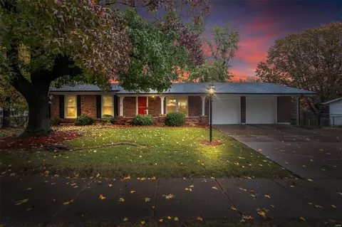 405 Burncoate Dr, Saint Louis, MO 63129