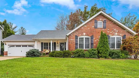 1550 Shadow Ln, Saint Charles, MO 63303