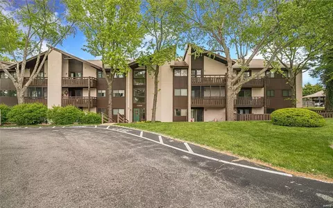 1380 Heritage #203, Saint Charles, MO 63303