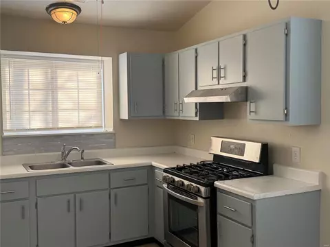 Kitchen - 1131 Whitegate Ct, O'fallon, MO 63366 photo 3 of 4