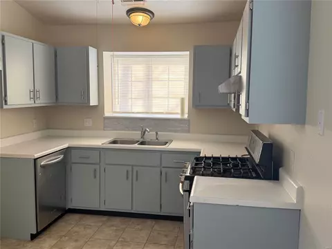 Kitchen - 1131 Whitegate Ct, O'fallon, MO 63366 photo 2 of 4