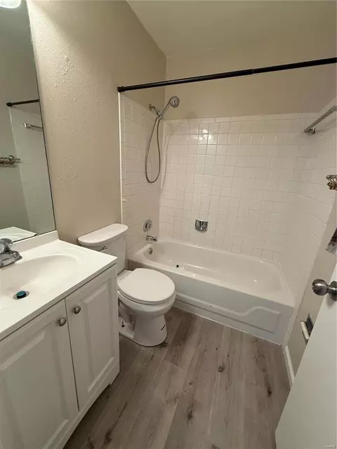 Bath - 1131 Whitegate Ct, O'fallon, MO 63366 photo 2 of 2