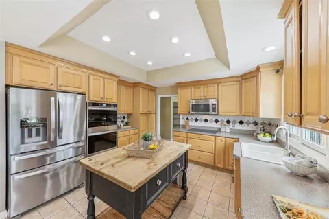 Kitchen - 533 Red Rock Dr, Wildwood, MO 63011 photo 4 of 6