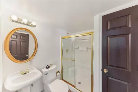 Bath - 533 Red Rock Dr, Wildwood, MO 63011 photo 8 of 8