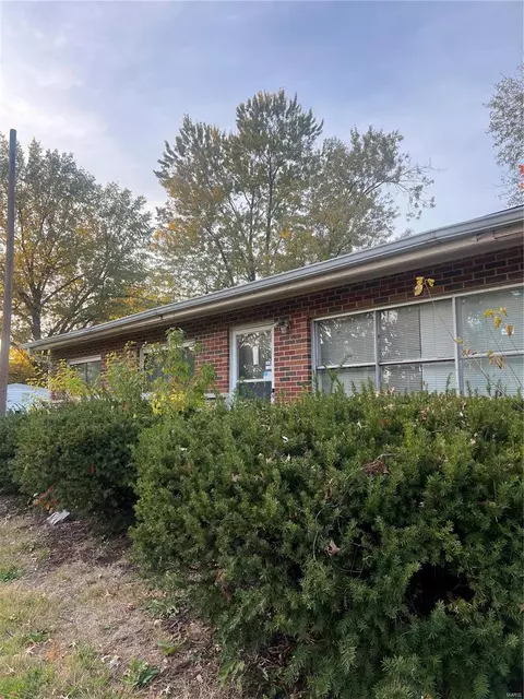 1815 Lanecourt Dr, Saint Louis, MO 63136
