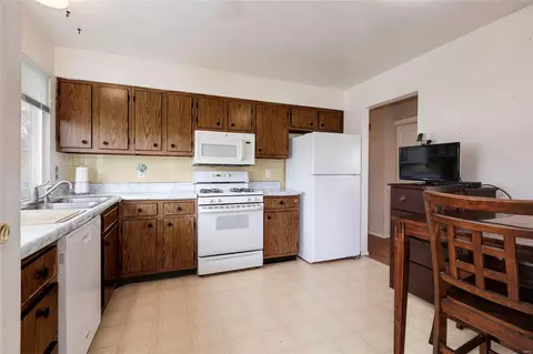 Kitchen - 337 Bellestri Dr, Ballwin, MO 63021 photo 1 of 2