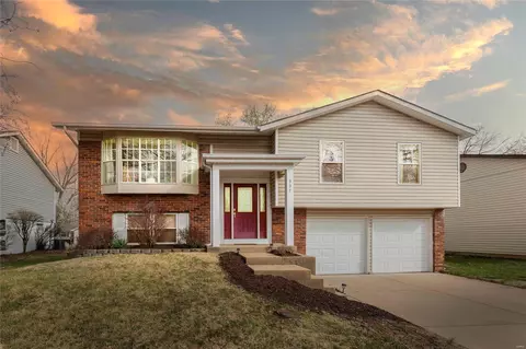 337 Bellestri Dr, Ballwin, MO 63021