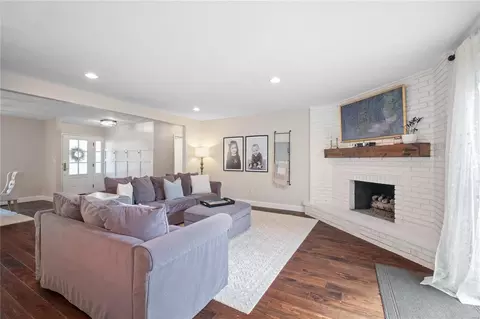 Living - 401 Hill Trail Dr, Ballwin, MO 63011 photo 1 of 1