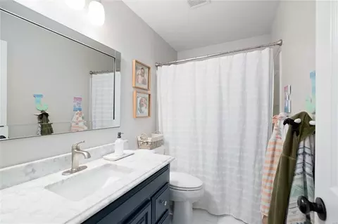 Bath - 401 Hill Trail Dr, Ballwin, MO 63011 photo 2 of 2