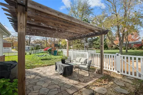 Exterior - 401 Hill Trail Dr, Ballwin, MO 63011 photo 3 of 6