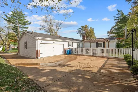 Exterior - 401 Hill Trail Dr, Ballwin, MO 63011 photo 6 of 6