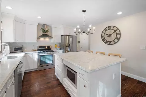 Kitchen - 401 Hill Trail Dr, Ballwin, MO 63011 photo 2 of 4