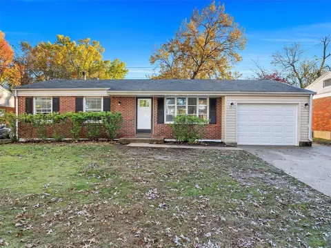 1700 Atmore Dr, Saint Louis, MO 63136