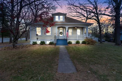 8 Glenoak Pl, Saint Louis, MO 63119