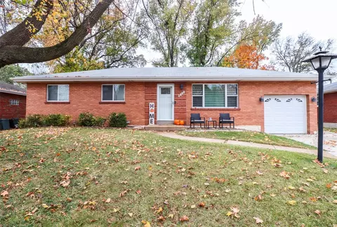 1230 Fain Dr, Saint Louis, MO 63125