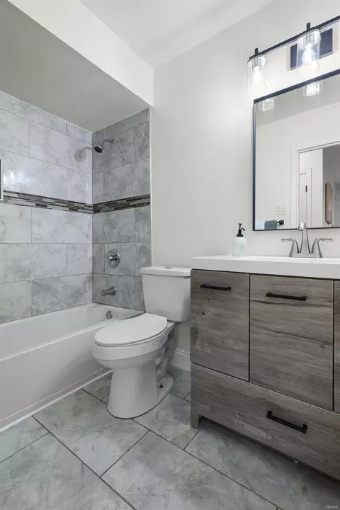 Bath - 160 Green Acres Rd, Saint Louis, MO 63137 photo 4 of 4