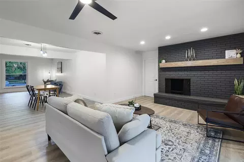 Living - 160 Green Acres Rd, Saint Louis, MO 63137 photo 5 of 5