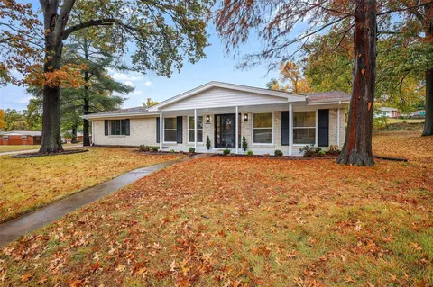 160 Green Acres Rd, Saint Louis, MO 63137