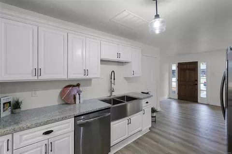 Entry Way - 160 Green Acres Rd, Saint Louis, MO 63137 photo 2 of 3