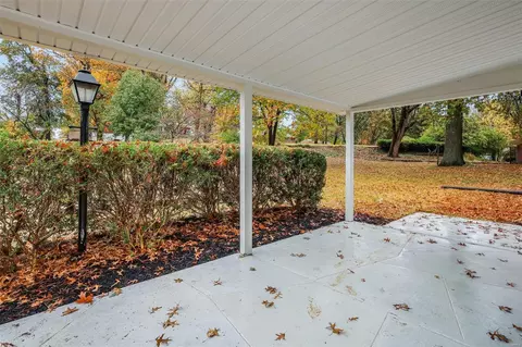 Exterior - 160 Green Acres Rd, Saint Louis, MO 63137 photo 3 of 6