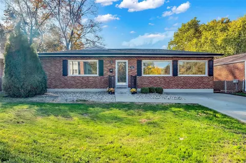 7572 Blackberry Ave, Saint Louis, MO 63130