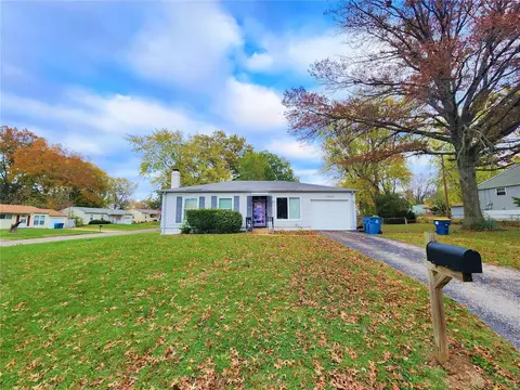1355 Cabrillo Dr, Saint Louis, MO 63138