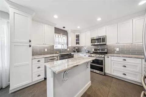 Kitchen - 487 Winter Park Dr, O'fallon, MO 63366 photo 2 of 3