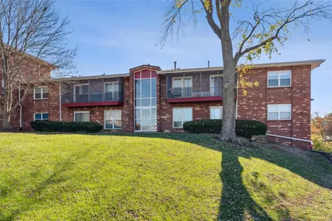 10356 Forest Brook Ln #F, Saint Louis, MO 63146