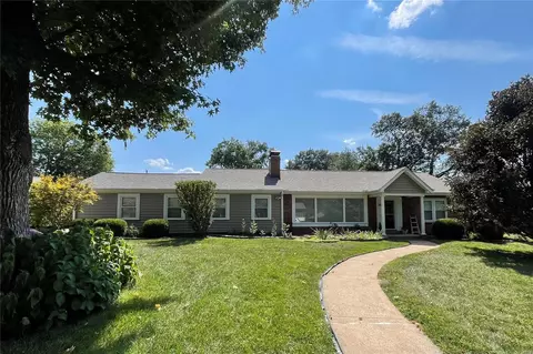 35 Tealwood Dr, Saint Louis, MO 63141
