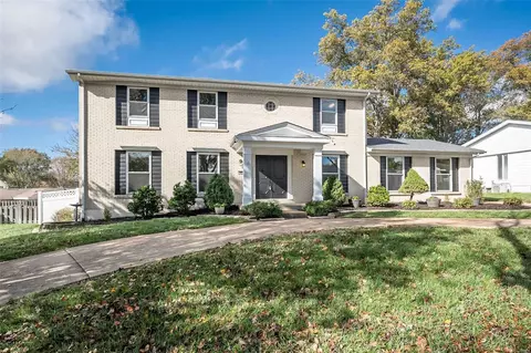 305 Shady Meadows Dr, Ballwin, MO 63011 photo 2