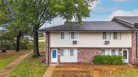 9960 Bunker Hill Dr, Saint Louis, MO 63123