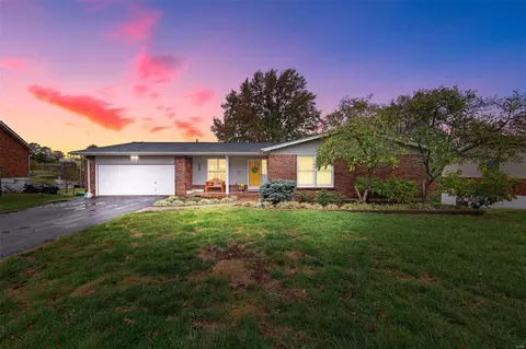 124 Timka Dr, Ballwin, MO 63011