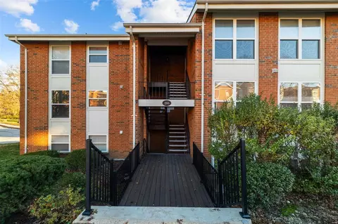 1966 Hunting Lake Ct #201, Saint Louis, MO 63122