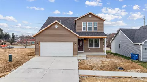 29 Robinson Circle Dr, Jennings, MO 63136