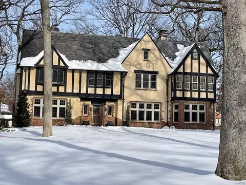 445 Baker Ave, Webster Groves, MO 63119