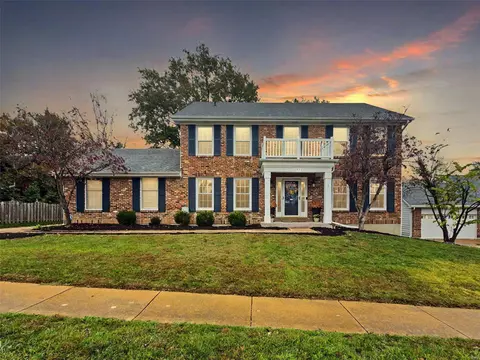 1727 Connemara Dr, Manchester, MO 63021