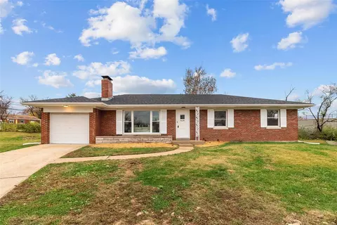 8638 Mayflower Ct, Saint Louis, MO 63132
