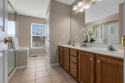 Bath - 735 Longfellow Cir, O'fallon, MO 63366 photo 2 of 4